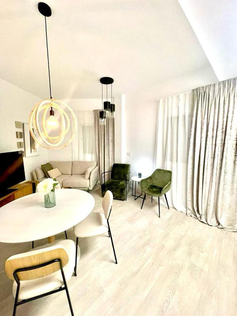 Апартаменты Historical Centre! Private Terrace & Gym-Near Public Parking Малага Экстерьер фото